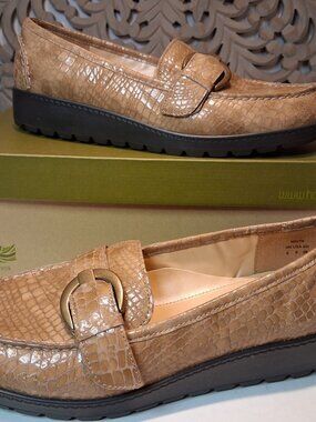 New in Box Hotter UK Leather Nikita Taupe Tan Python Chunky Loafers 8M Buckle